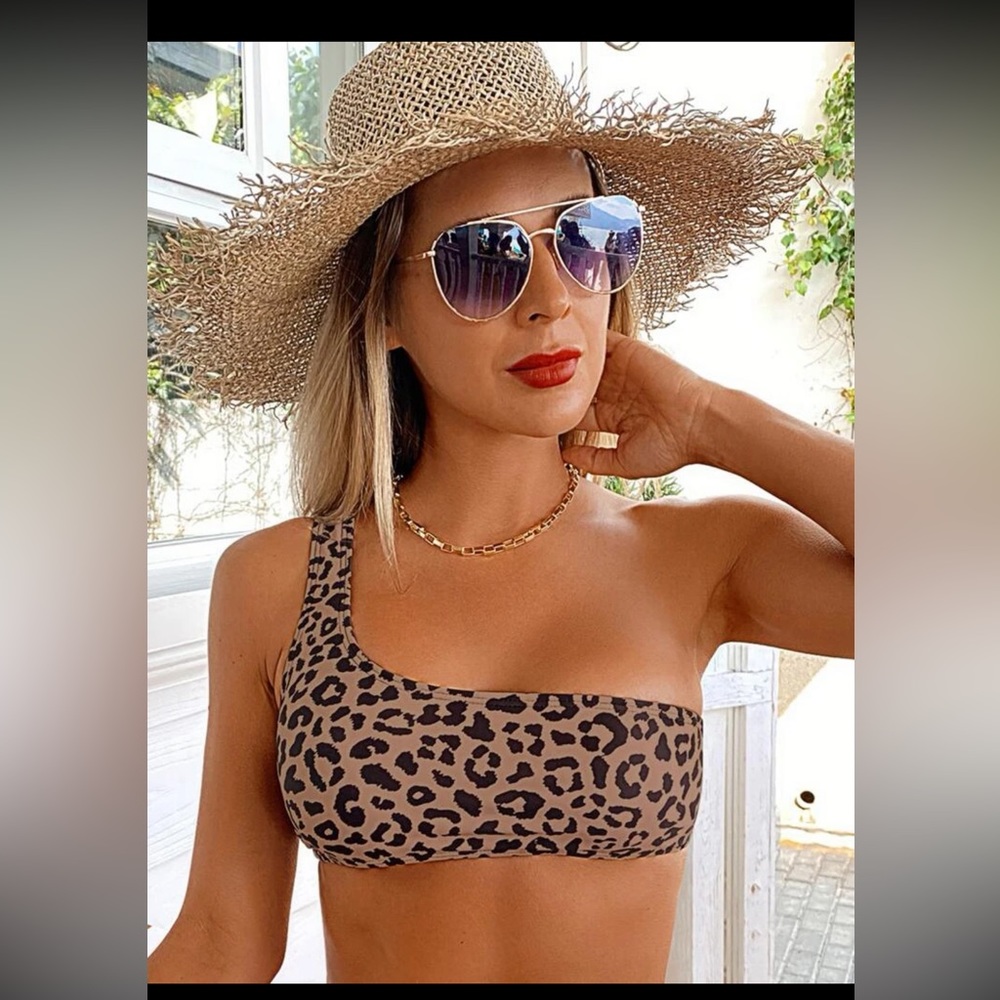 •SHEIN•NWB LEOPARD PRINT ONE SHOULDER BIKINI TOP SIZE SMALL